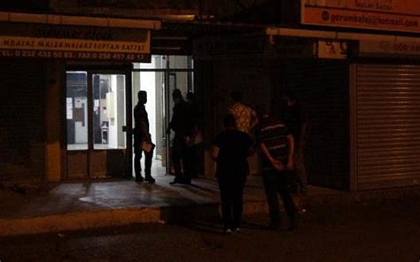 İ­z­m­i­r­­d­e­ ­m­a­l­i­ ­m­ü­ş­a­v­i­r­ ­o­f­i­s­i­n­d­e­ ­ö­l­ü­ ­b­u­l­u­n­d­u­